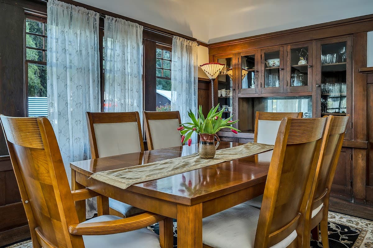 Dining at Craftsman Inn