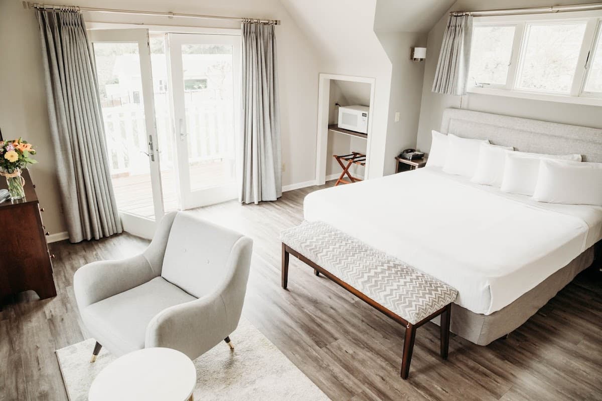 Room at Geyserville Inn