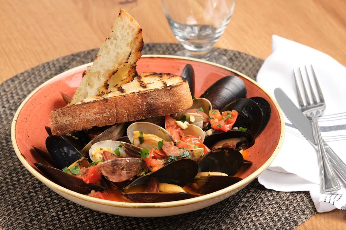 Dining at Calistoga Inn Restaurant & Brewery | Calistoga, CA