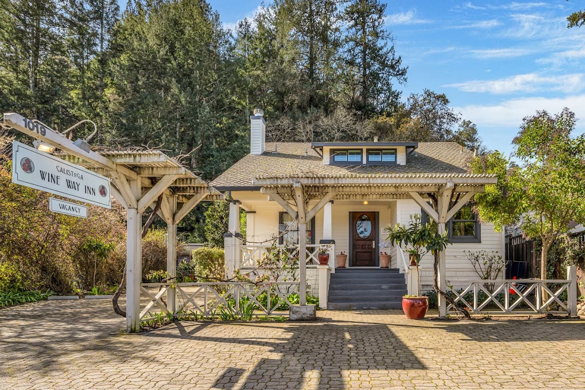 Calistoga Wine Way Inn setting