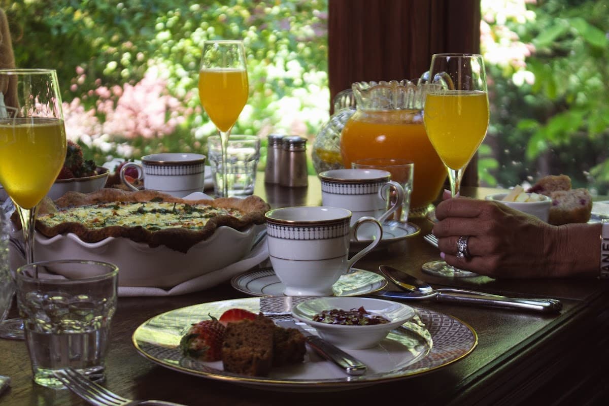 Dining at Camellia Inn