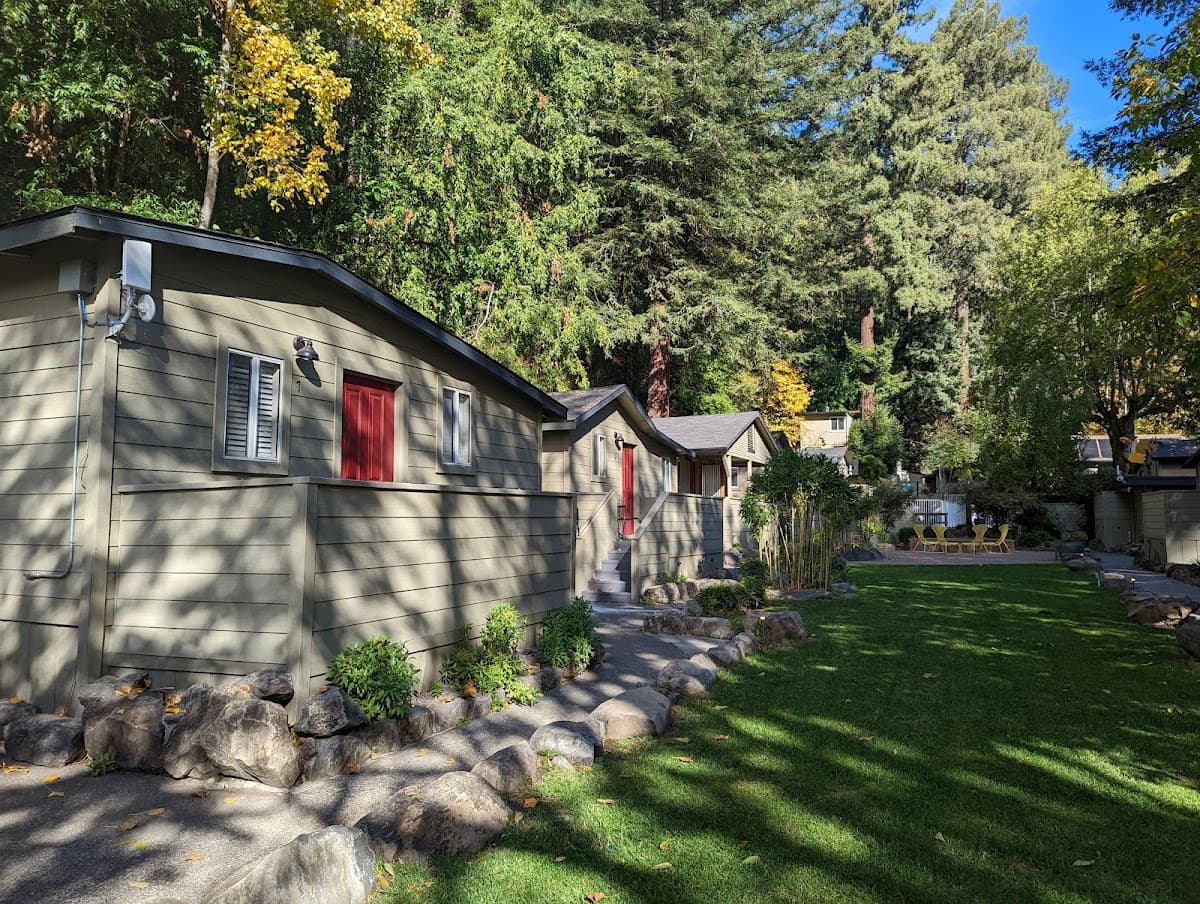 Cottages On River Road setting
