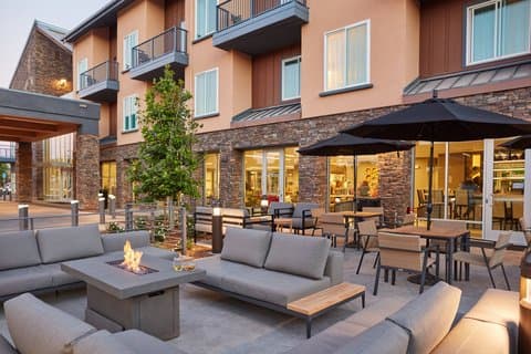 Hotel Trio Healdsburg setting