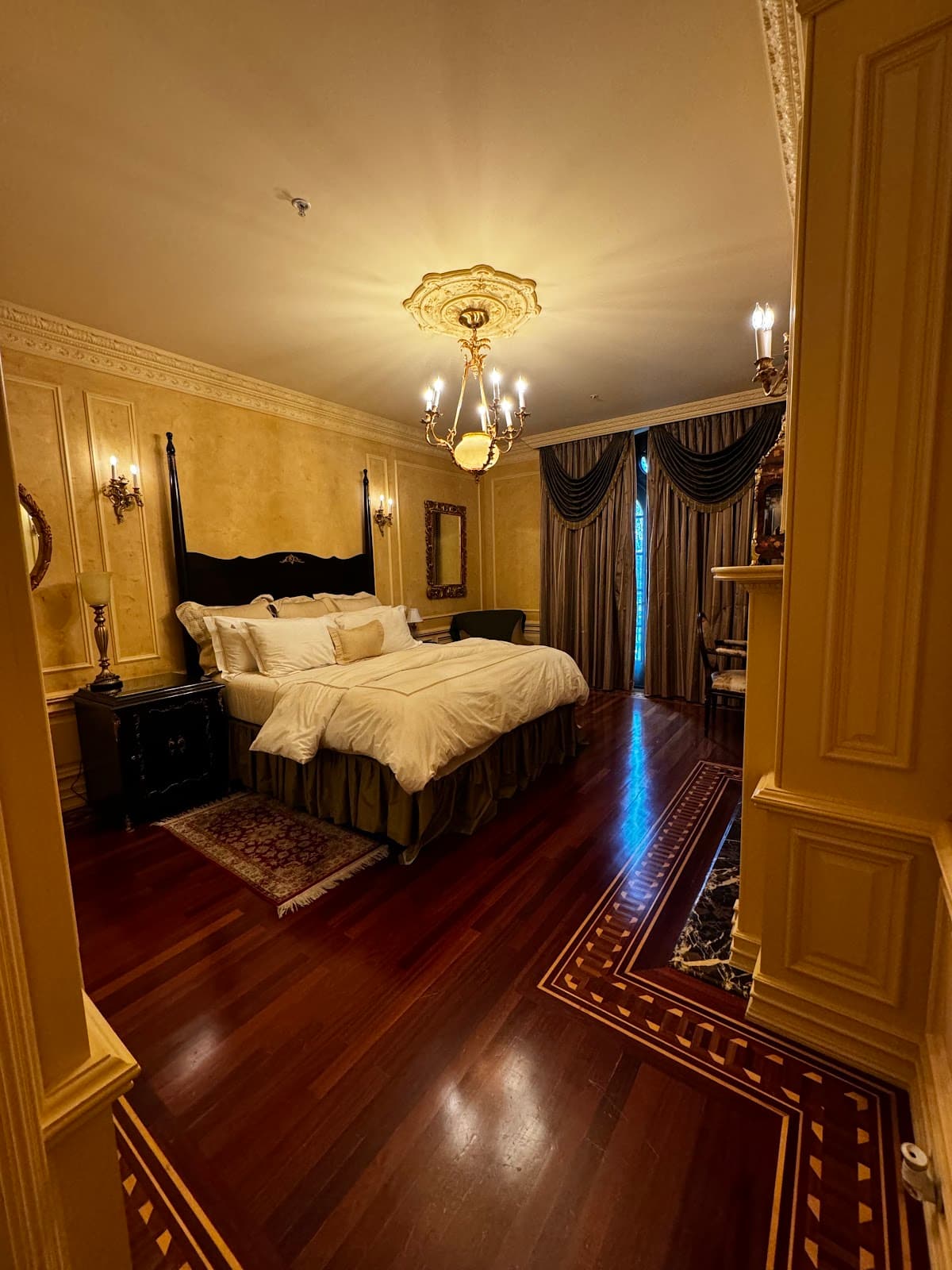 Room at Ledson Hotel