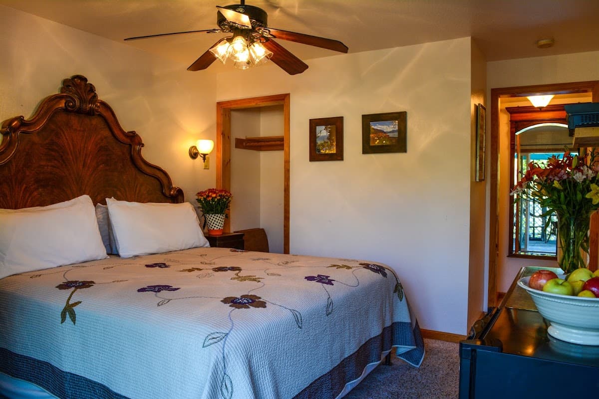 Room at The Woods Cottages & Cabins @ Russian River